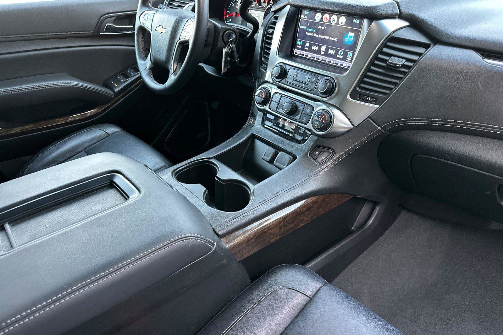 Used 2019 Chevrolet Suburban LT image 17