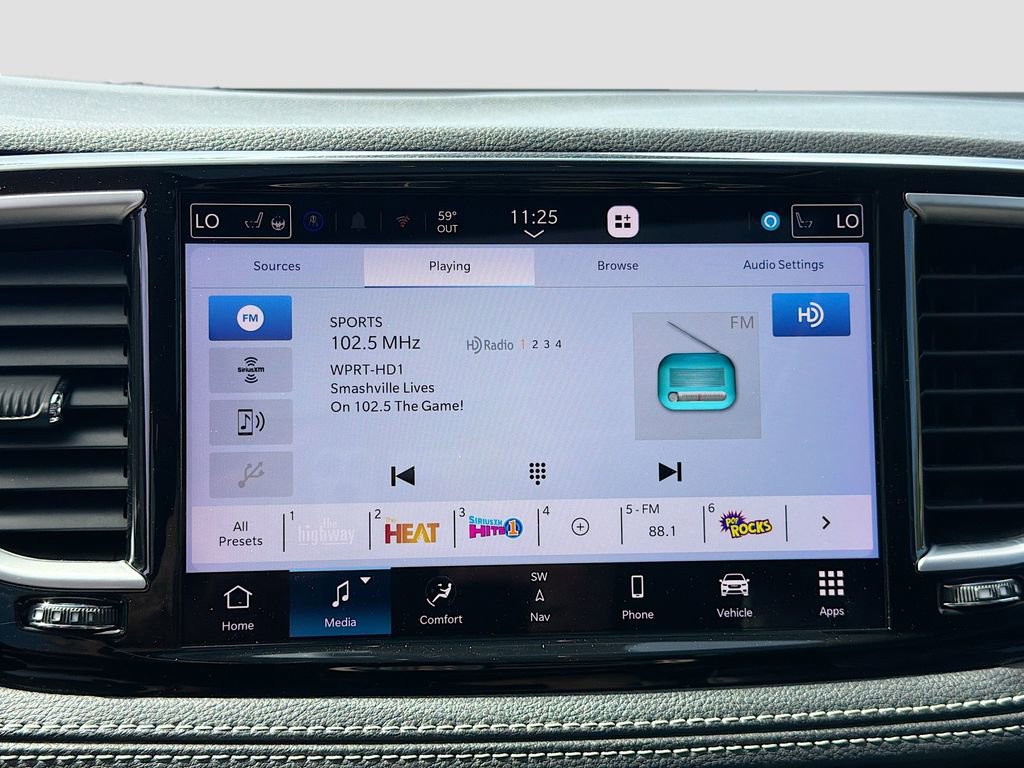 Used 2023 Chrysler Pacifica Limited image 32