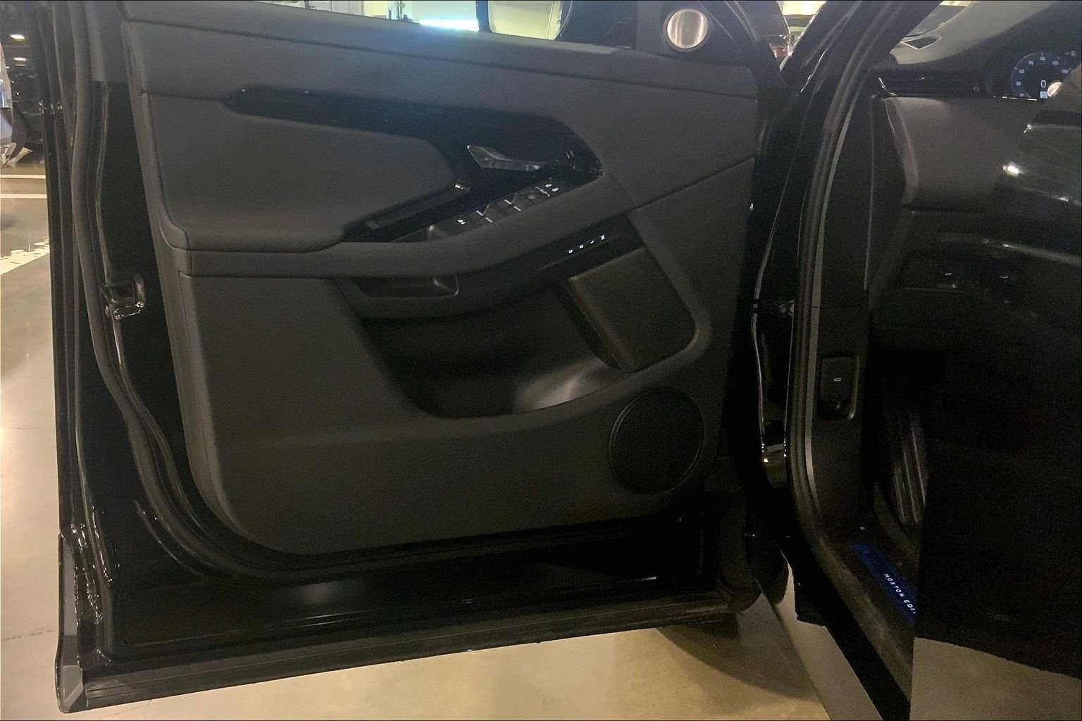New 2026 Land Rover Range Rover Evoque Hoxton AWD/4WD image 10