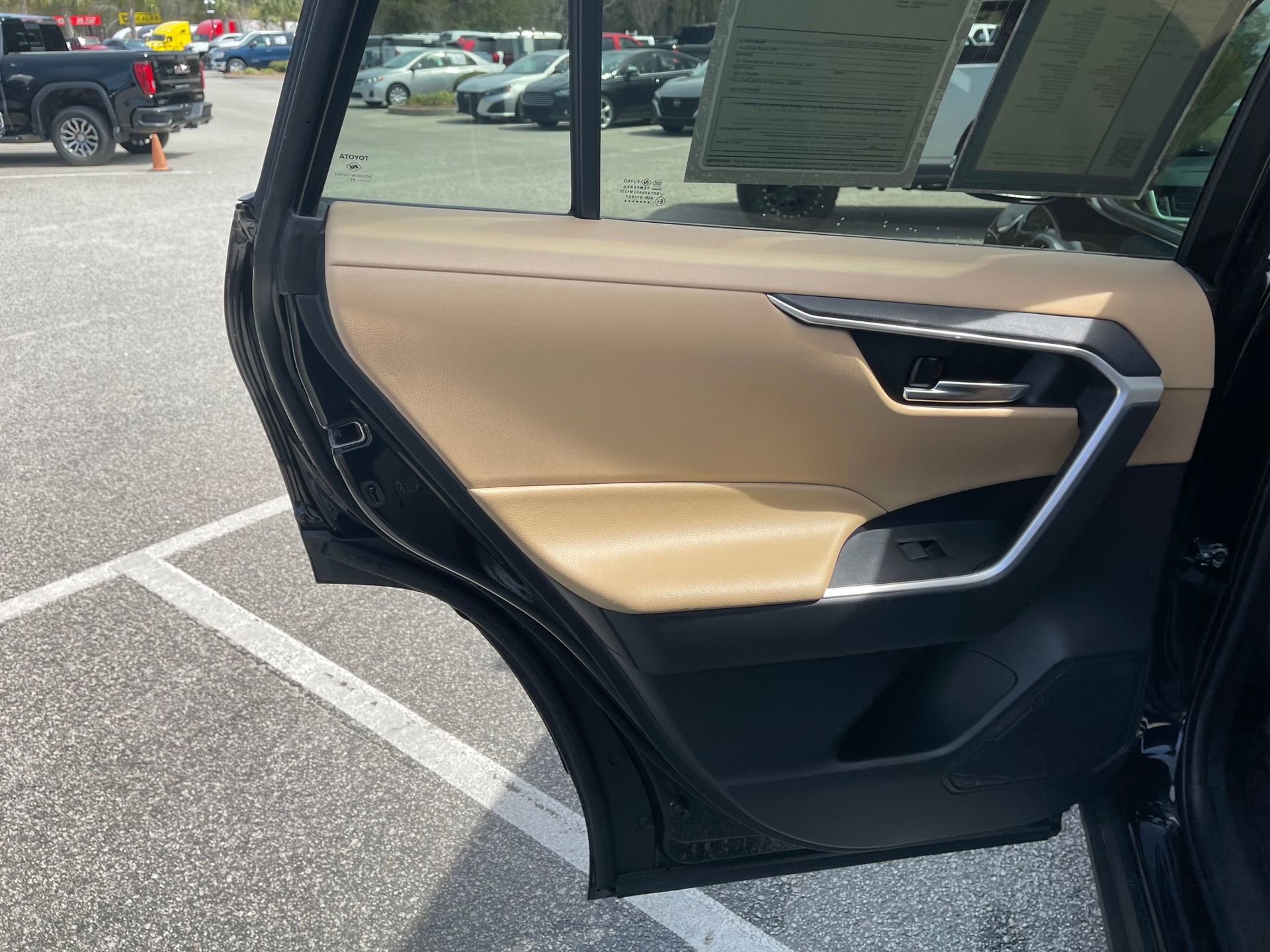 Used 2021 Toyota RAV4 XLE image 24