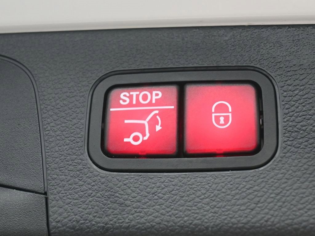 Used 2021 Mercedes-Benz GLC 300 4MATIC image 32