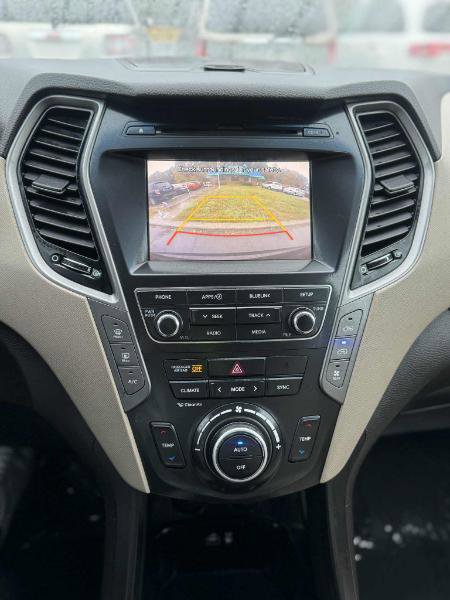 Used 2017 Hyundai Santa Fe SE AWD/4WD image 22