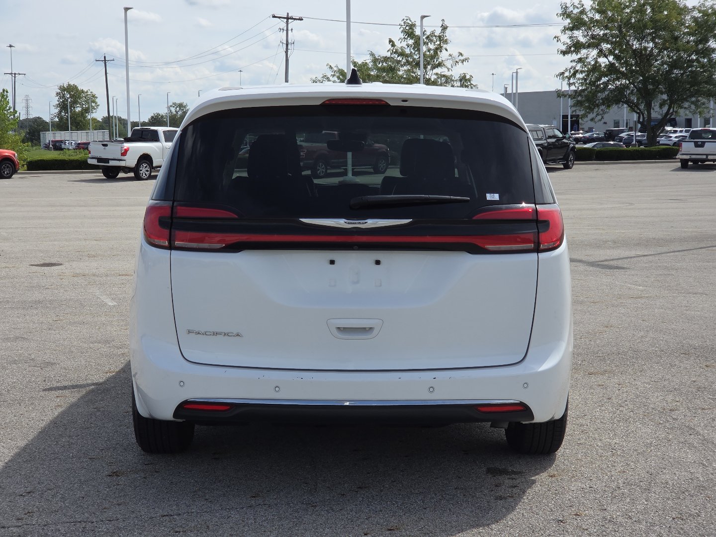 Used 2023 Chrysler Pacifica Touring-L FWD image 16