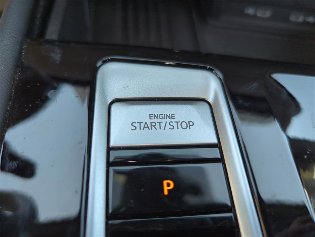 Used 2025 Volkswagen Atlas Cross Sport SEL Premium R-Line image 39