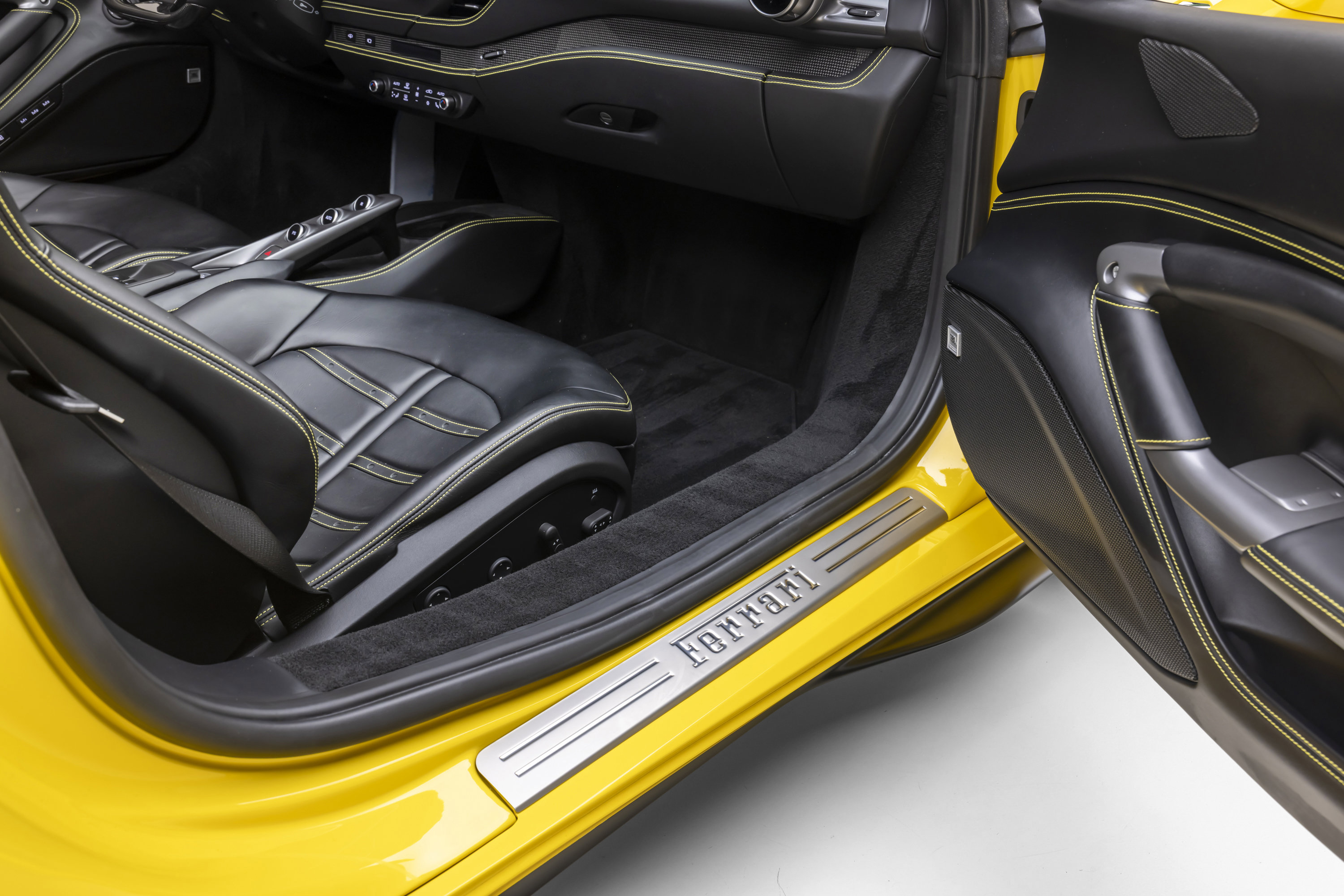 Certified 2022 Ferrari F8 Tributo RWD image 53