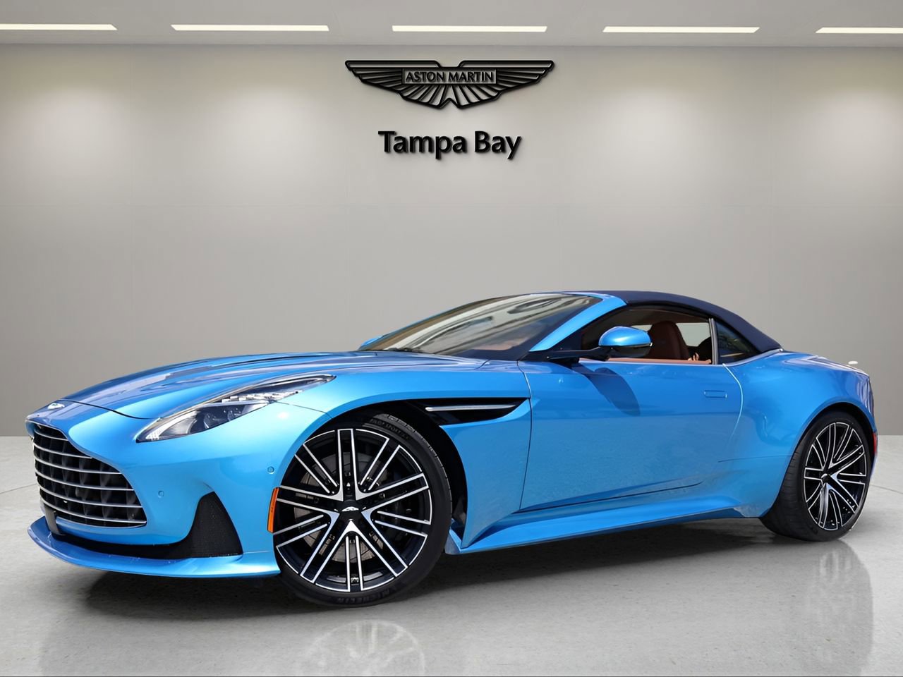 Used 2024 Aston Martin DB12 Convertible image 2