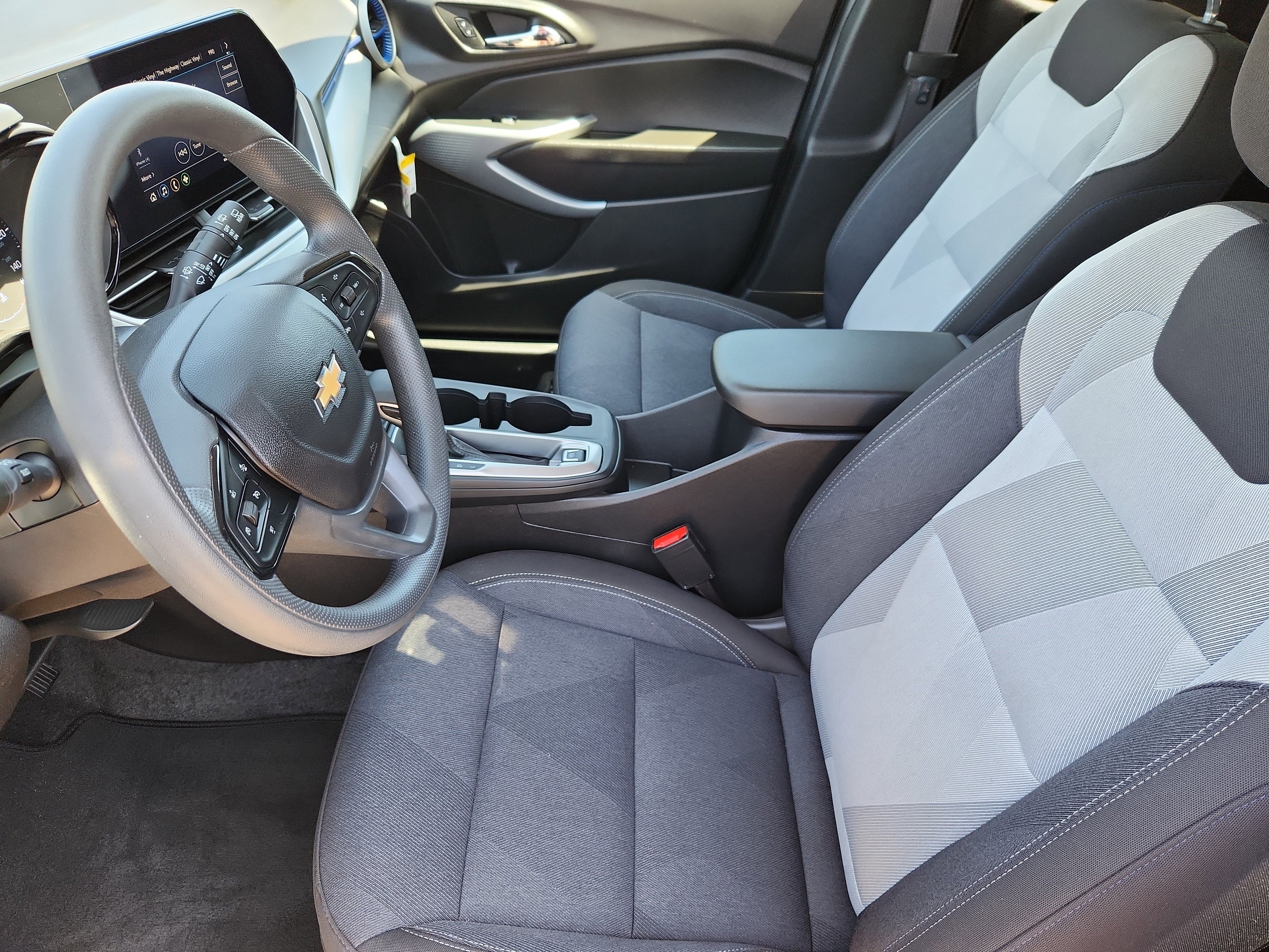 Used 2025 Chevrolet Trax LS w/ LS Convenience Package FWD image 7