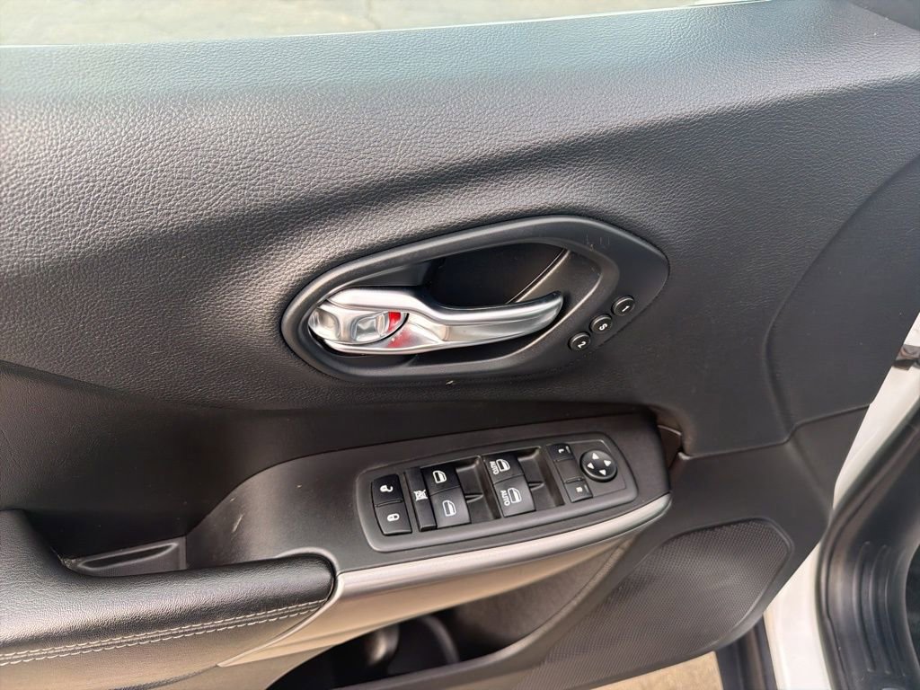 Used 2019 Jeep Cherokee Limited image 20