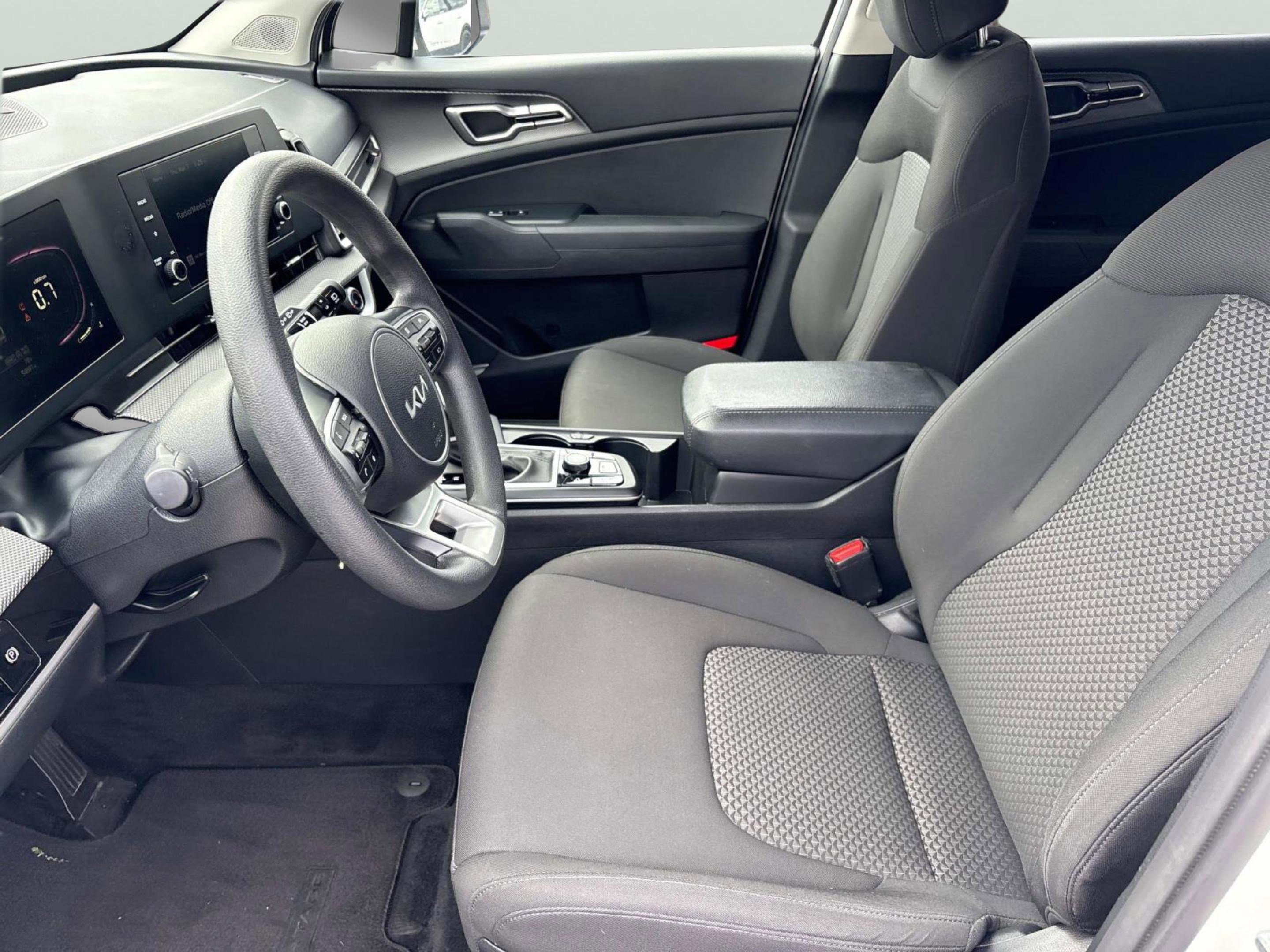 Used 2024 Kia Sportage LX image 25