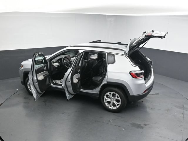 Used 2024 Jeep Compass Latitude AWD/4WD image 35