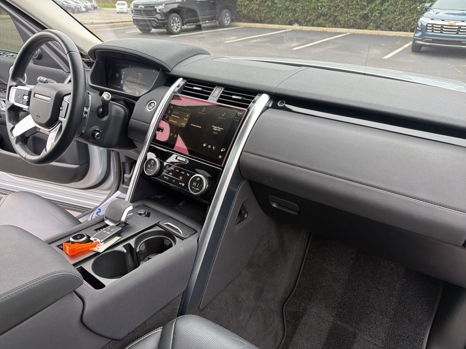 Used 2022 Land Rover Discovery S image 30