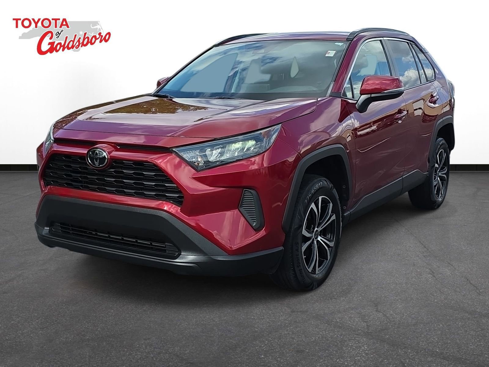 Used 2021 Toyota RAV4 LE image 1