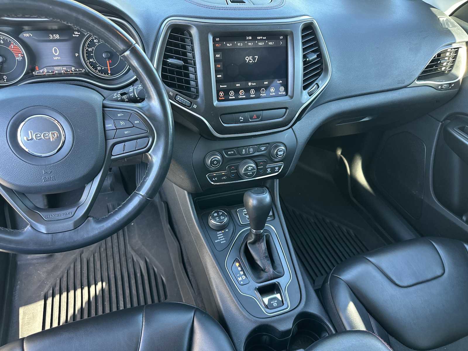 Used 2020 Jeep Cherokee Trailhawk image 25