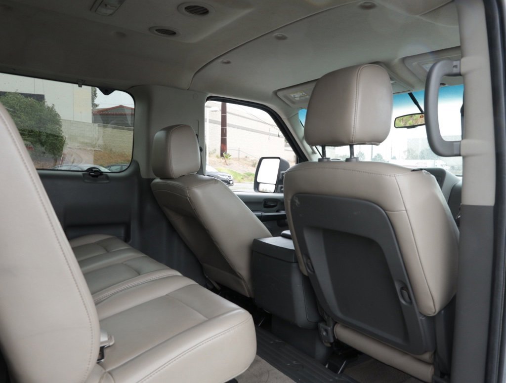 Used 2016 Nissan NV 3500 SL image 23