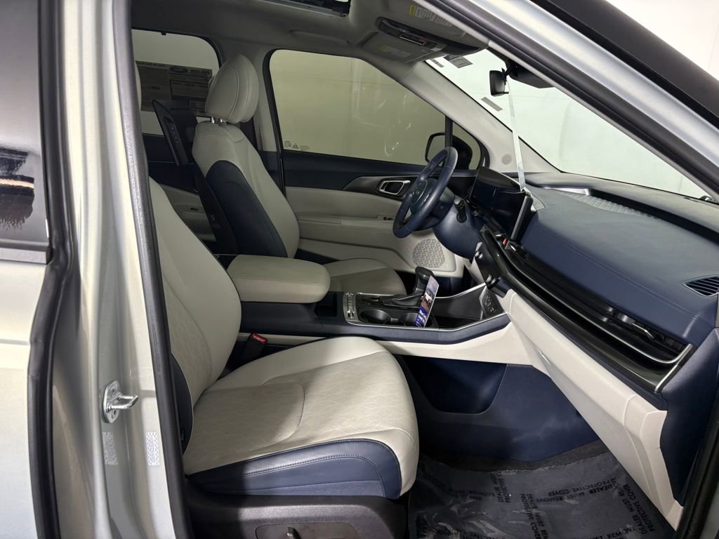 Used 2025 Kia Carnival SX image 38