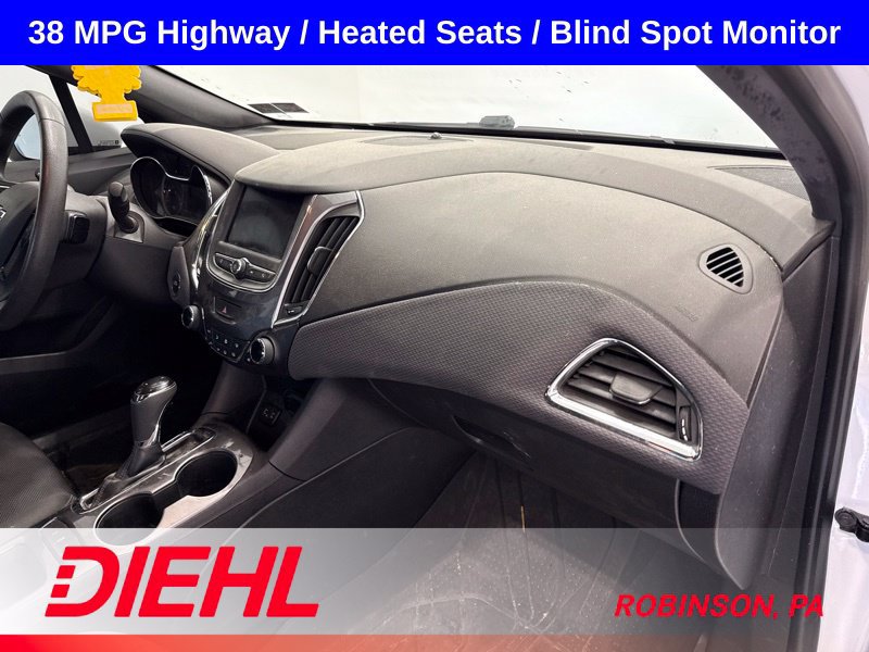 Used 2019 Chevrolet Cruze LT w/ Convenience Package FWD image 14