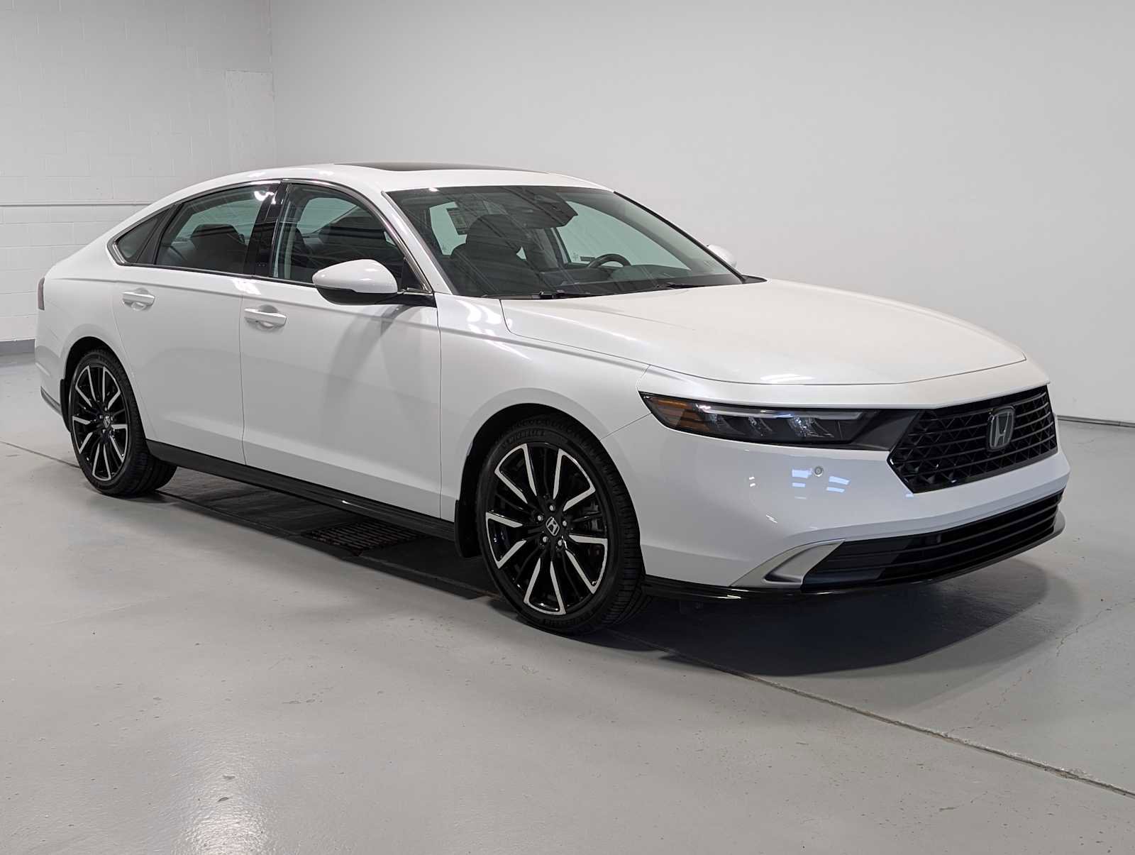 Used 2023 Honda Accord Touring image 6