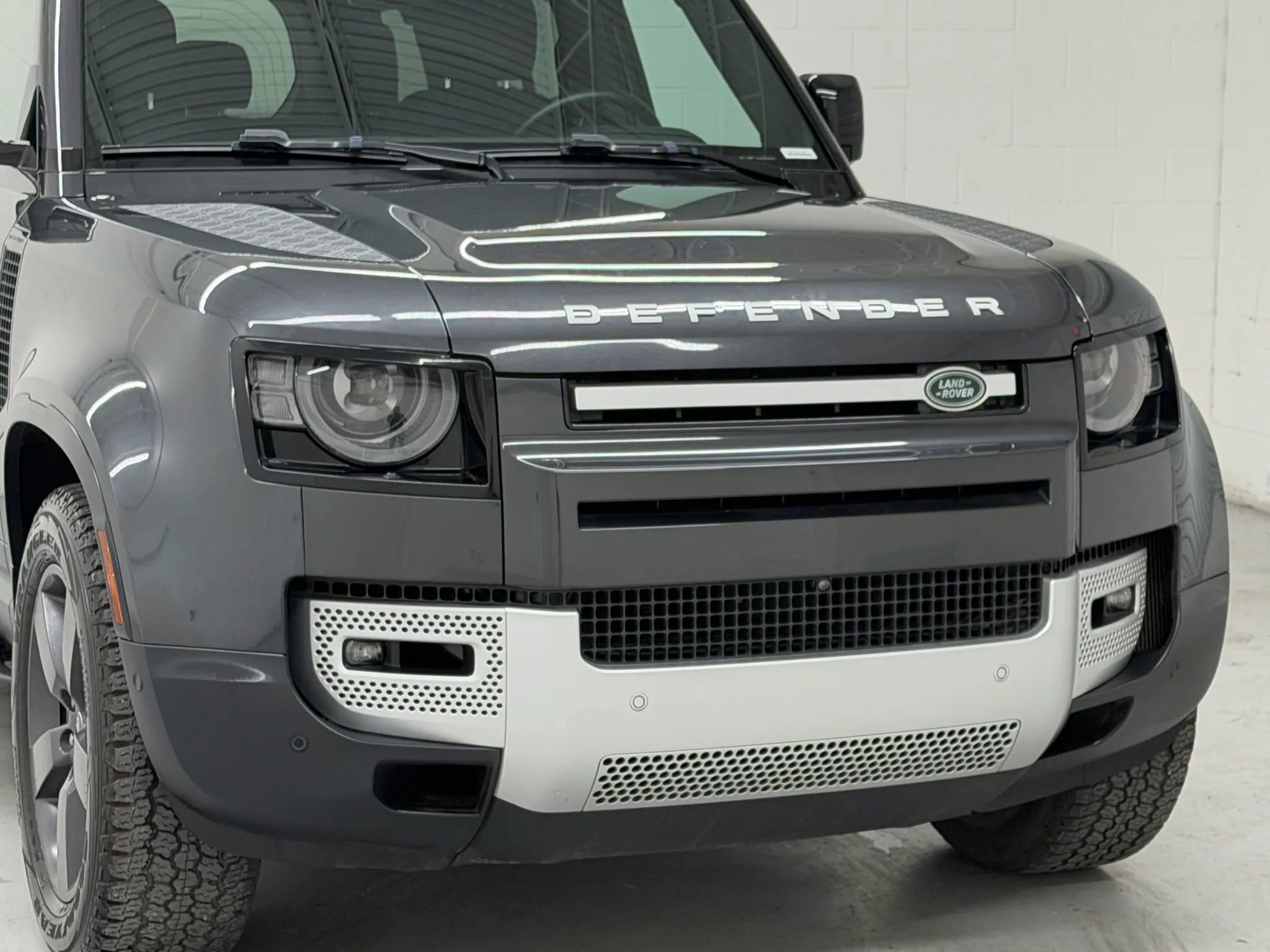Used 2024 Land Rover Defender 110 SE AWD/4WD image 44