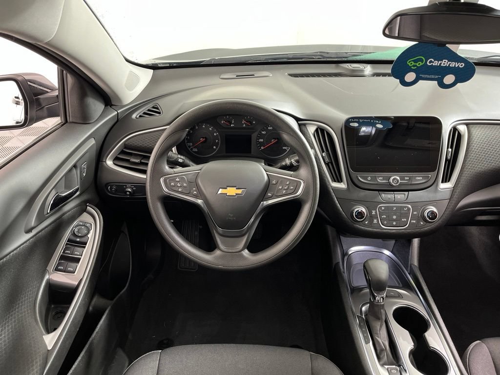 Certified 2025 Chevrolet Malibu LT FWD image 2