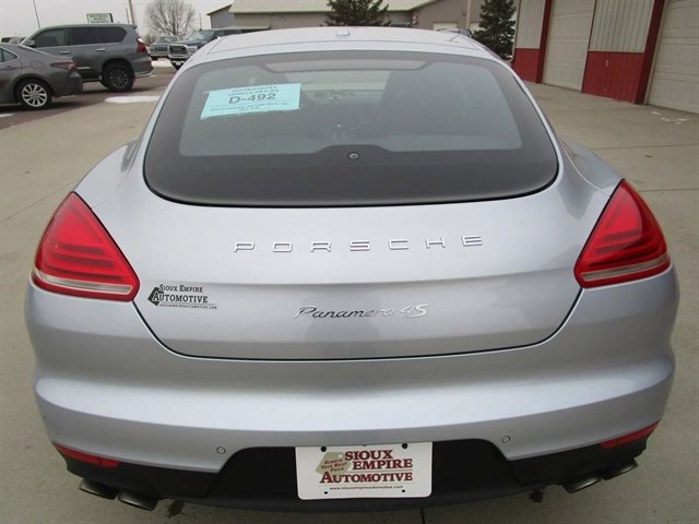 Used 2014 Porsche Panamera S image 8