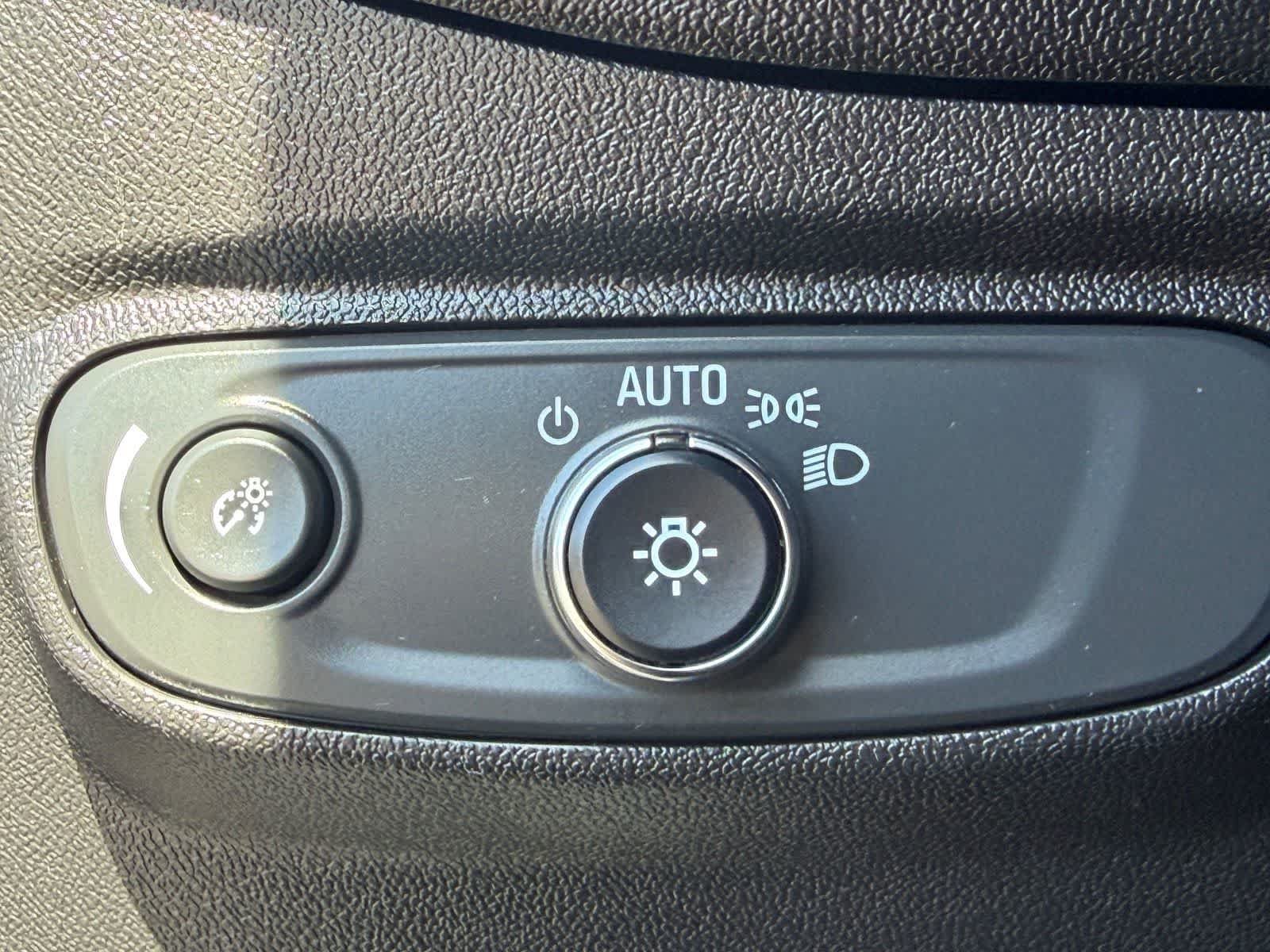 Used 2019 Chevrolet Equinox LS FWD image 16