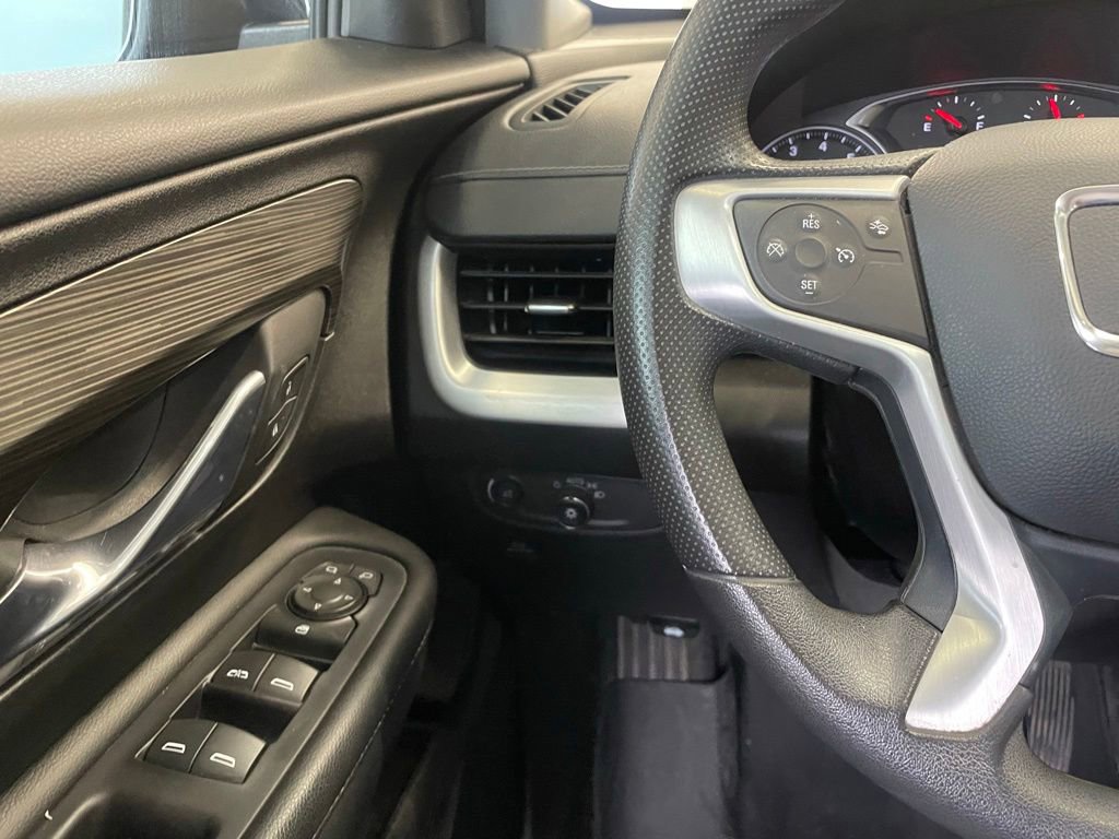 Used 2024 GMC Terrain SLE w/ Driver Convenience Package FWD image 12