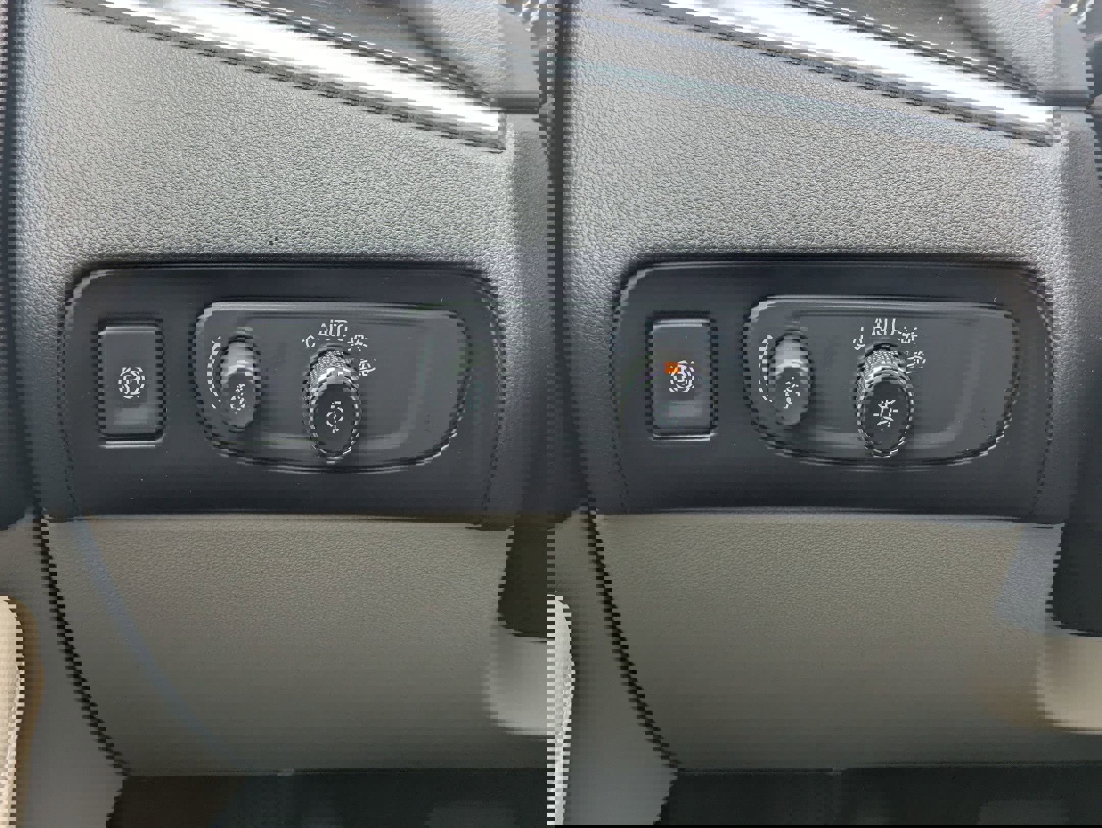 Used 2019 Buick Enclave Essence image 19