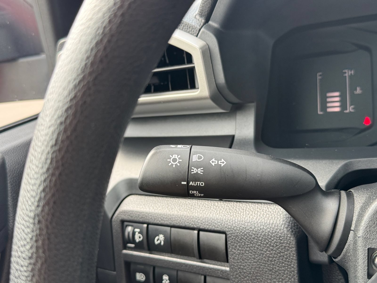 Used 2025 Toyota Tacoma SR AWD/4WD image 18