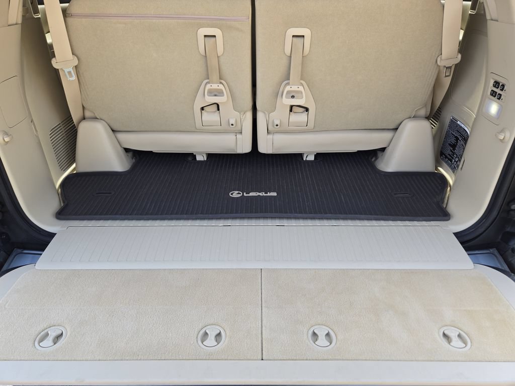 Used 2020 Lexus LX 570 4WD w/ Luxury Package image 32