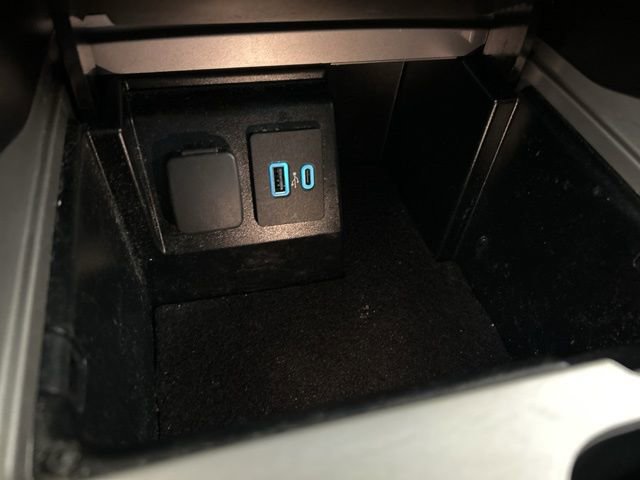 Used 2022 Ford Explorer Limited image 18