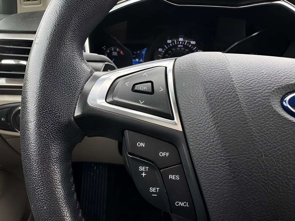 Used 2017 Ford Fusion SE w/ Fusion SE Technology Package image 25