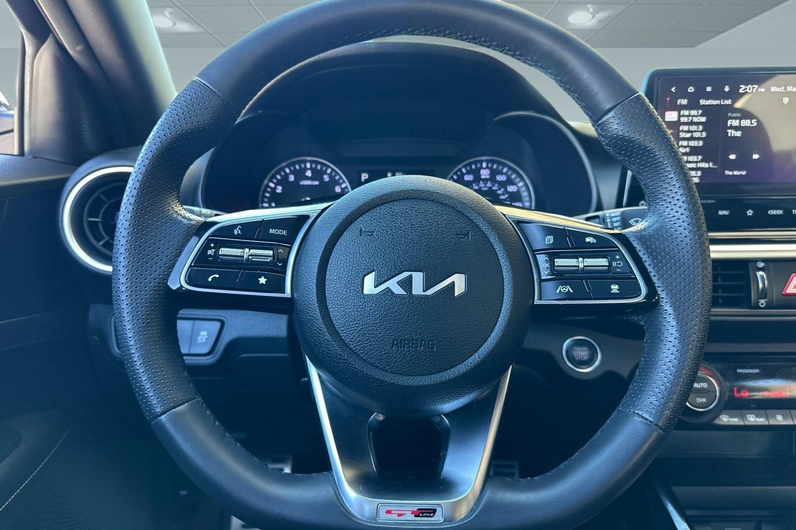 Used 2022 Kia Forte GT-Line w/ GT-Line Premium Package image 17