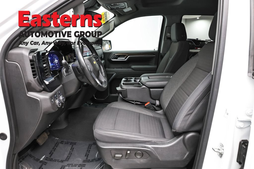 Used 2025 Chevrolet Silverado 1500 LT AWD/4WD image 13
