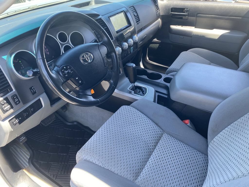 Used 2010 Toyota Tundra 4x4 CrewMax image 16