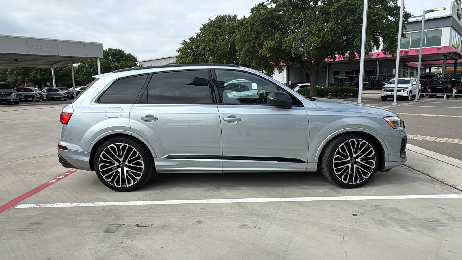 Used 2025 Audi SQ7 Premium Plus AWD/4WD image 8