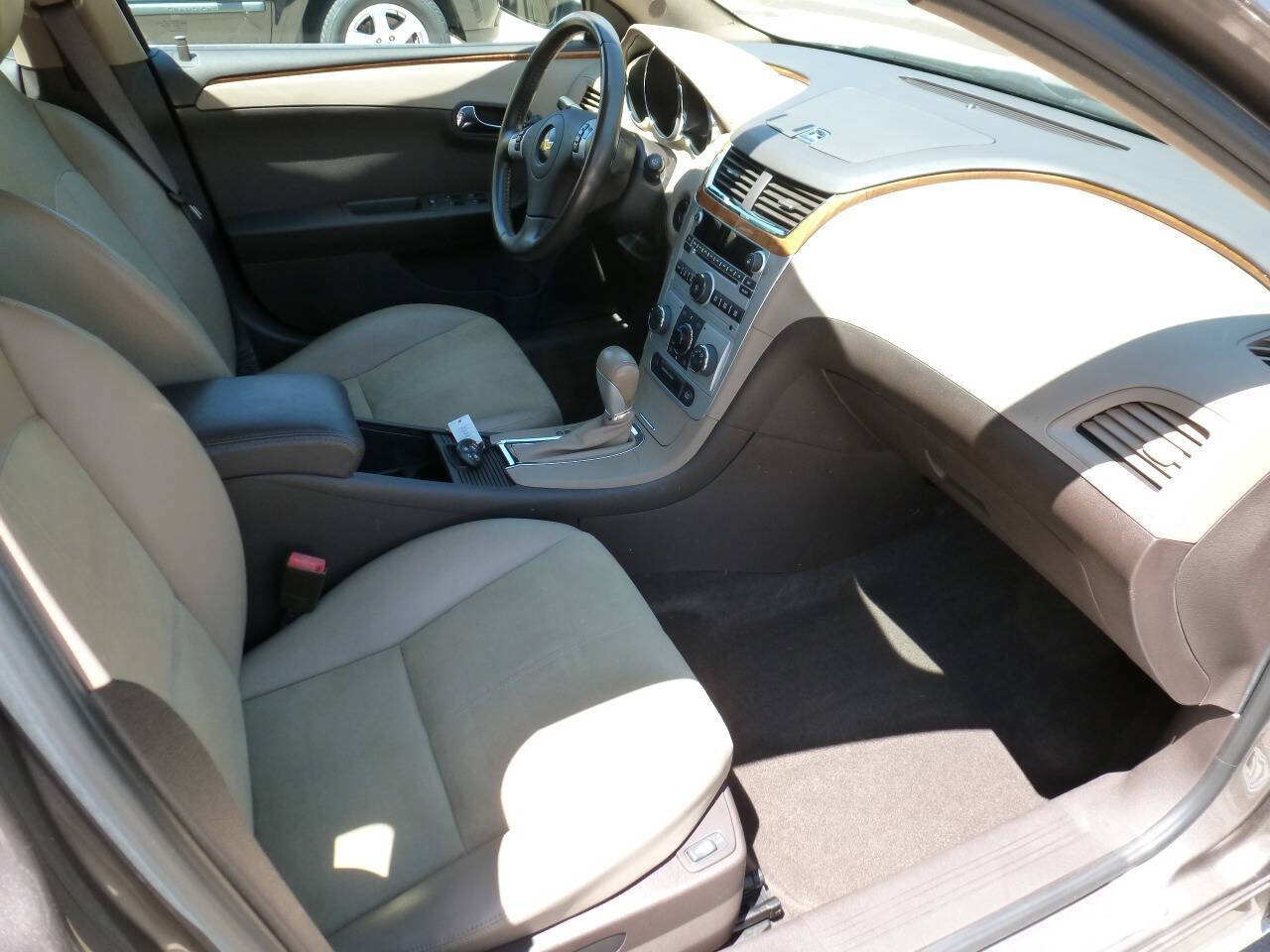 Used 2010 Chevrolet Malibu LT w/ HFV6 Engine Package FWD image 11