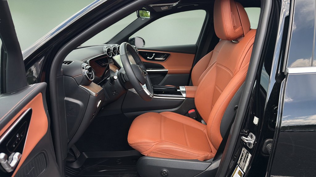 Used 2025 Mercedes-Benz GLC 350e 4MATIC image 18