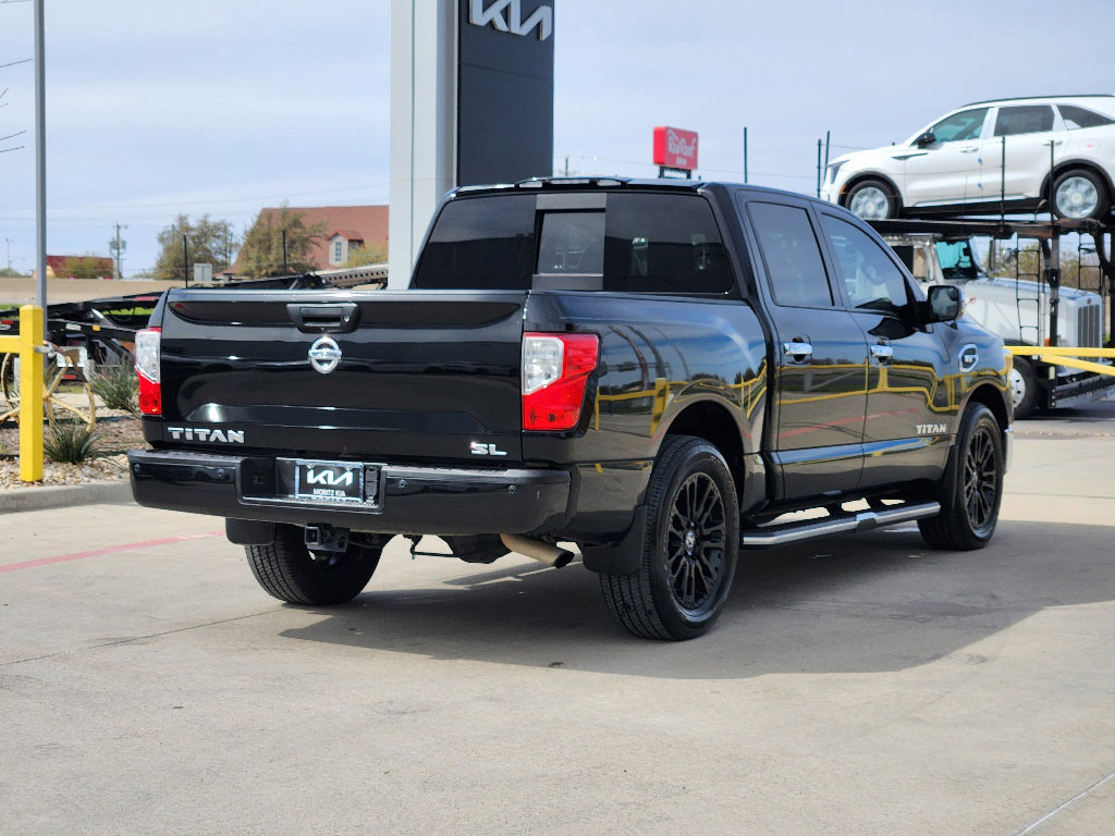 Used 2017 Nissan Titan SL image 4