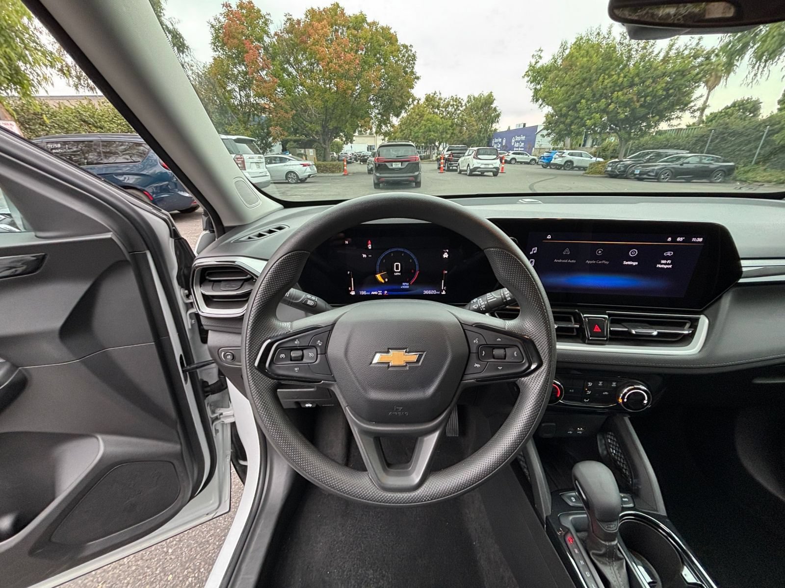 Used 2025 Chevrolet TrailBlazer LT AWD/4WD image 32