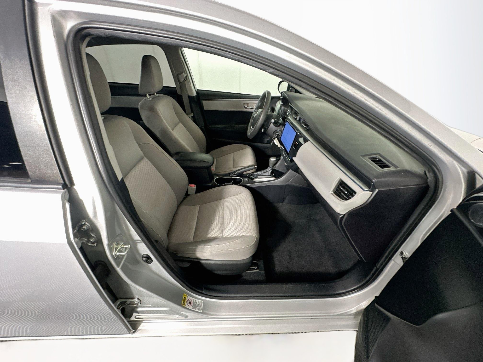 Used 2015 Toyota Corolla LE FWD image 28