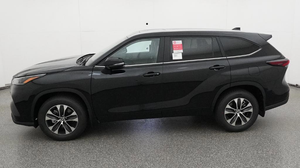 New 2026 Toyota Highlander XLE image 9