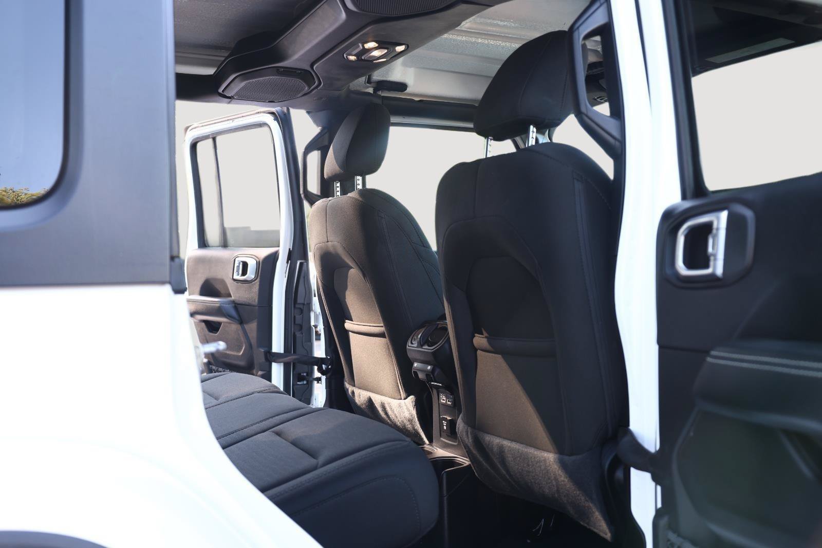 Used 2020 Jeep Wrangler Unlimited Sahara w/ Cold Weather Group AWD/4WD image 19