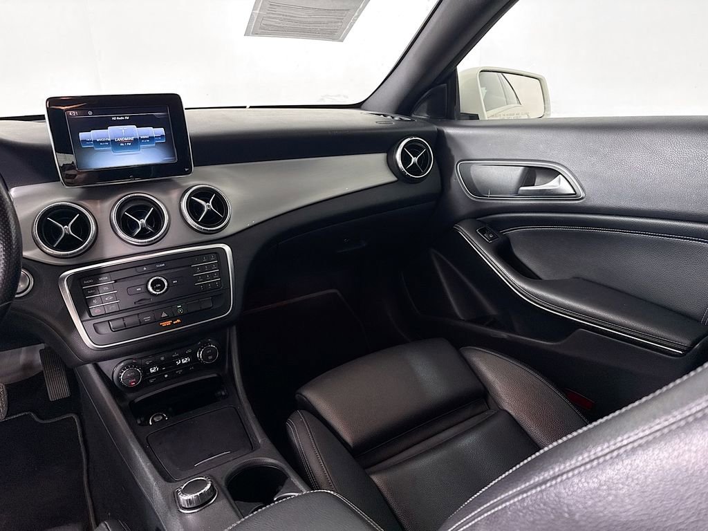 Used 2016 Mercedes-Benz CLA 250 image 21