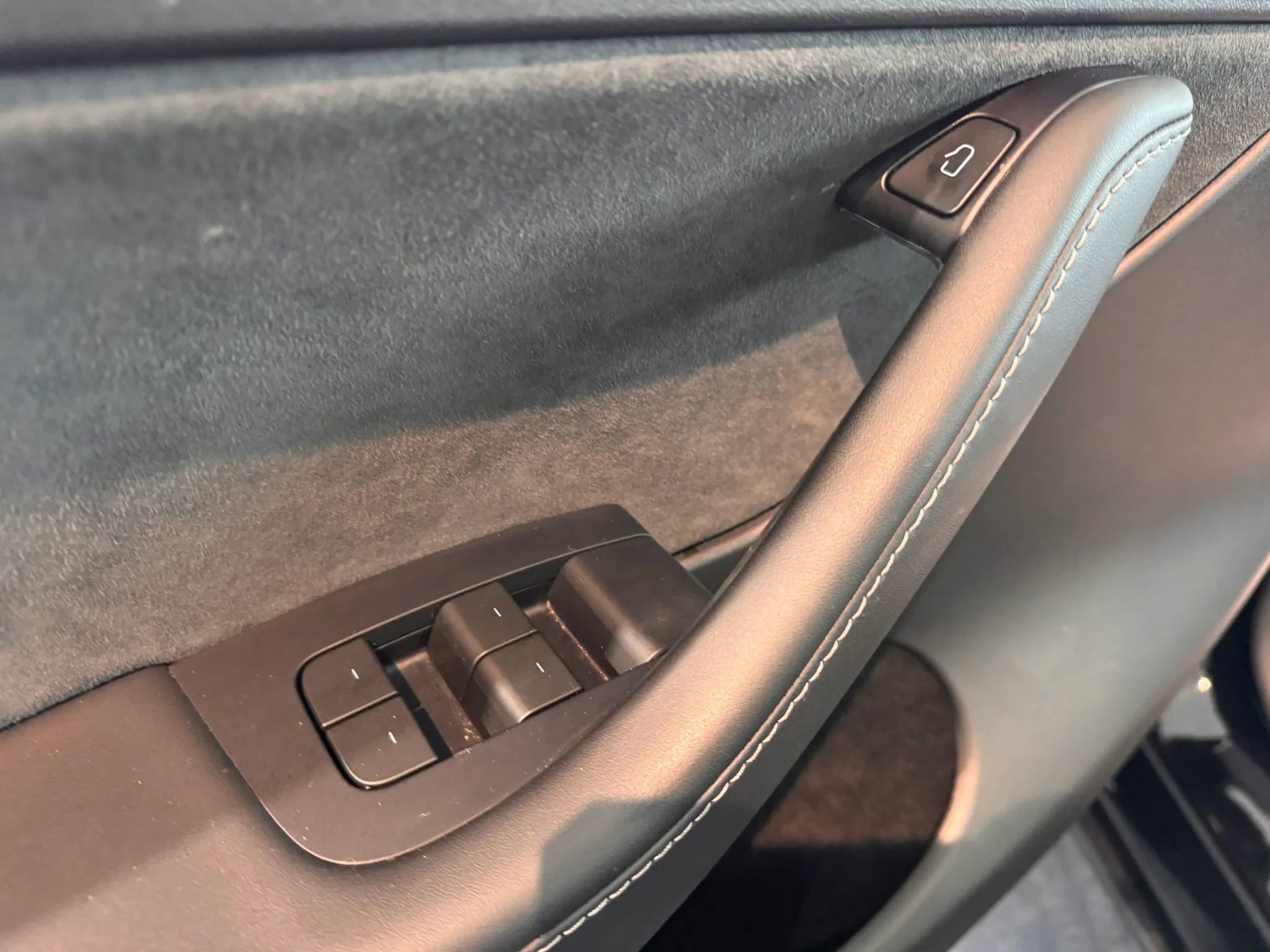 Used 2023 Tesla Model Y Long Range AWD/4WD image 25