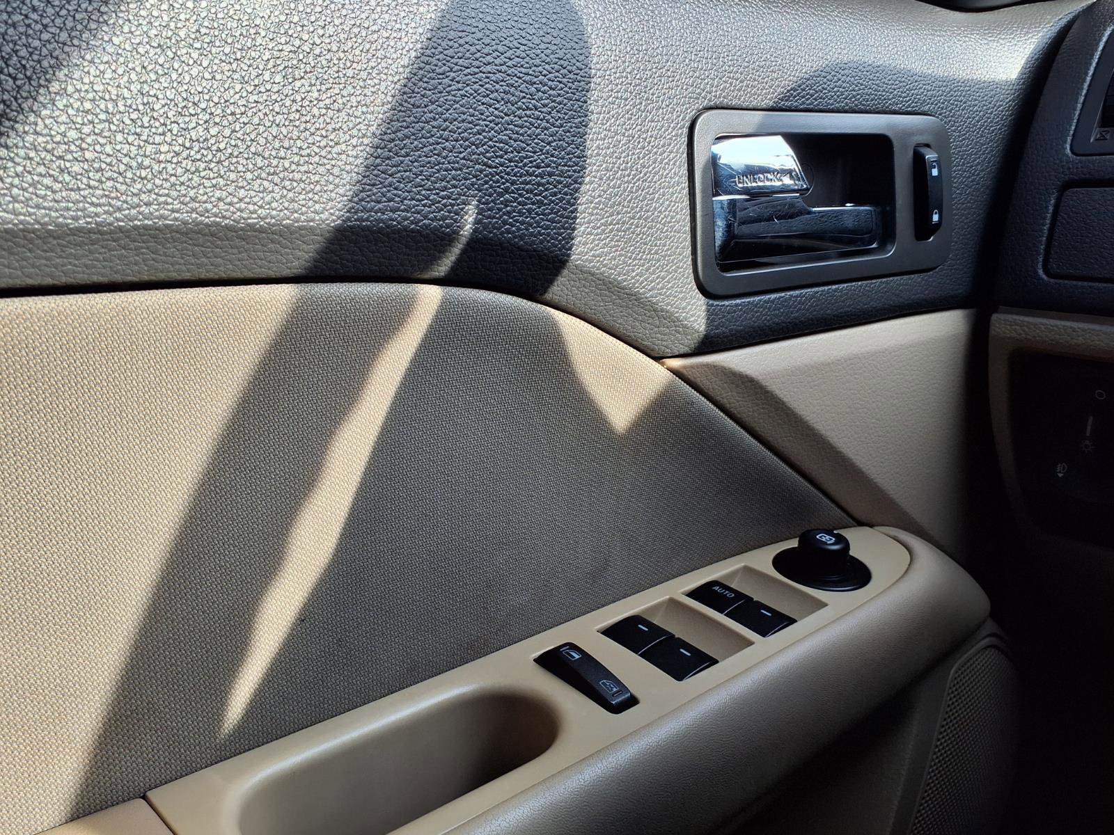 Used 2012 Ford Fusion SE FWD image 18