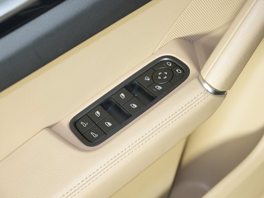 Certified 2023 Porsche Cayenne Platinum Edition AWD/4WD image 18