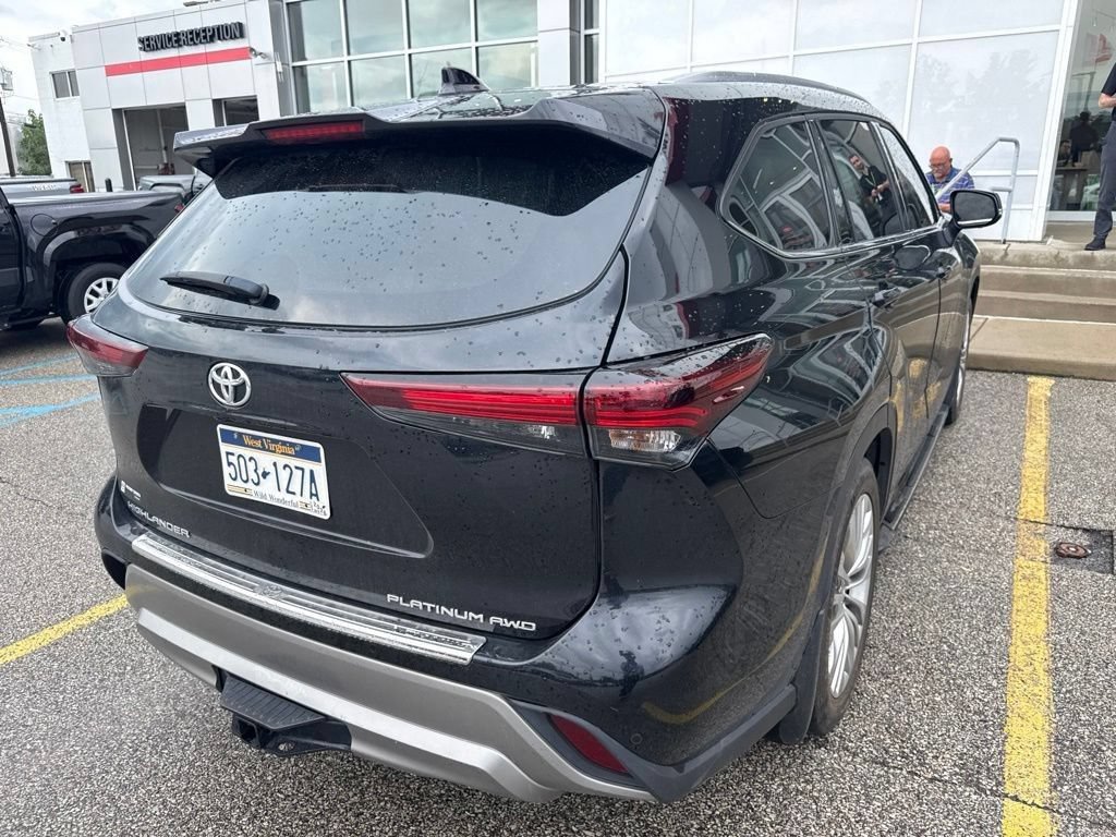 Used 2025 Toyota Highlander Platinum AWD/4WD image 38