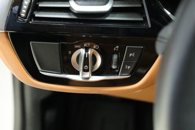 Used 2023 BMW 540i w/ Convenience Package image 29