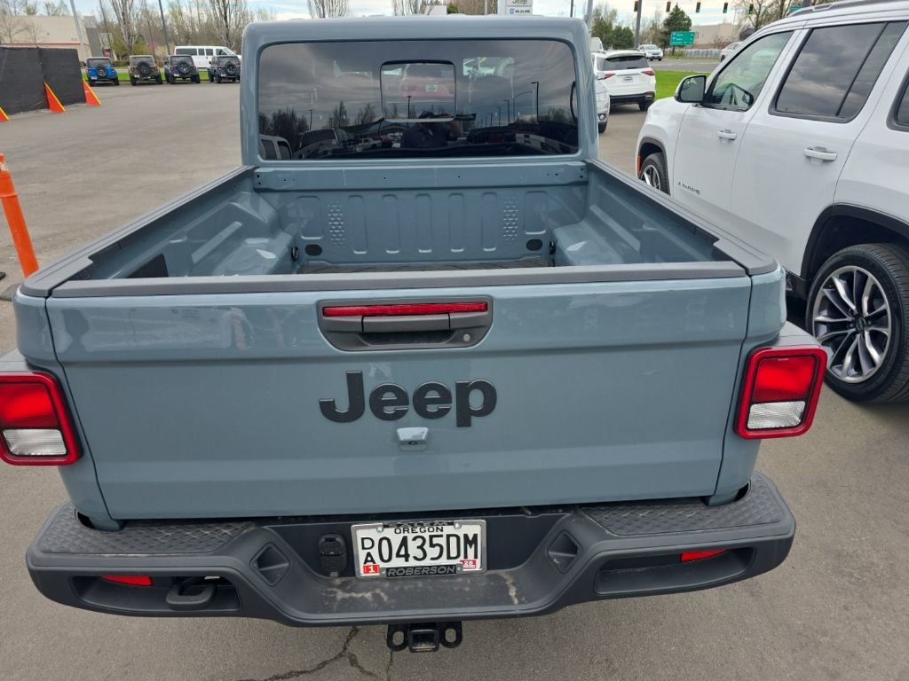 Used 2025 Jeep Gladiator Sport image 4