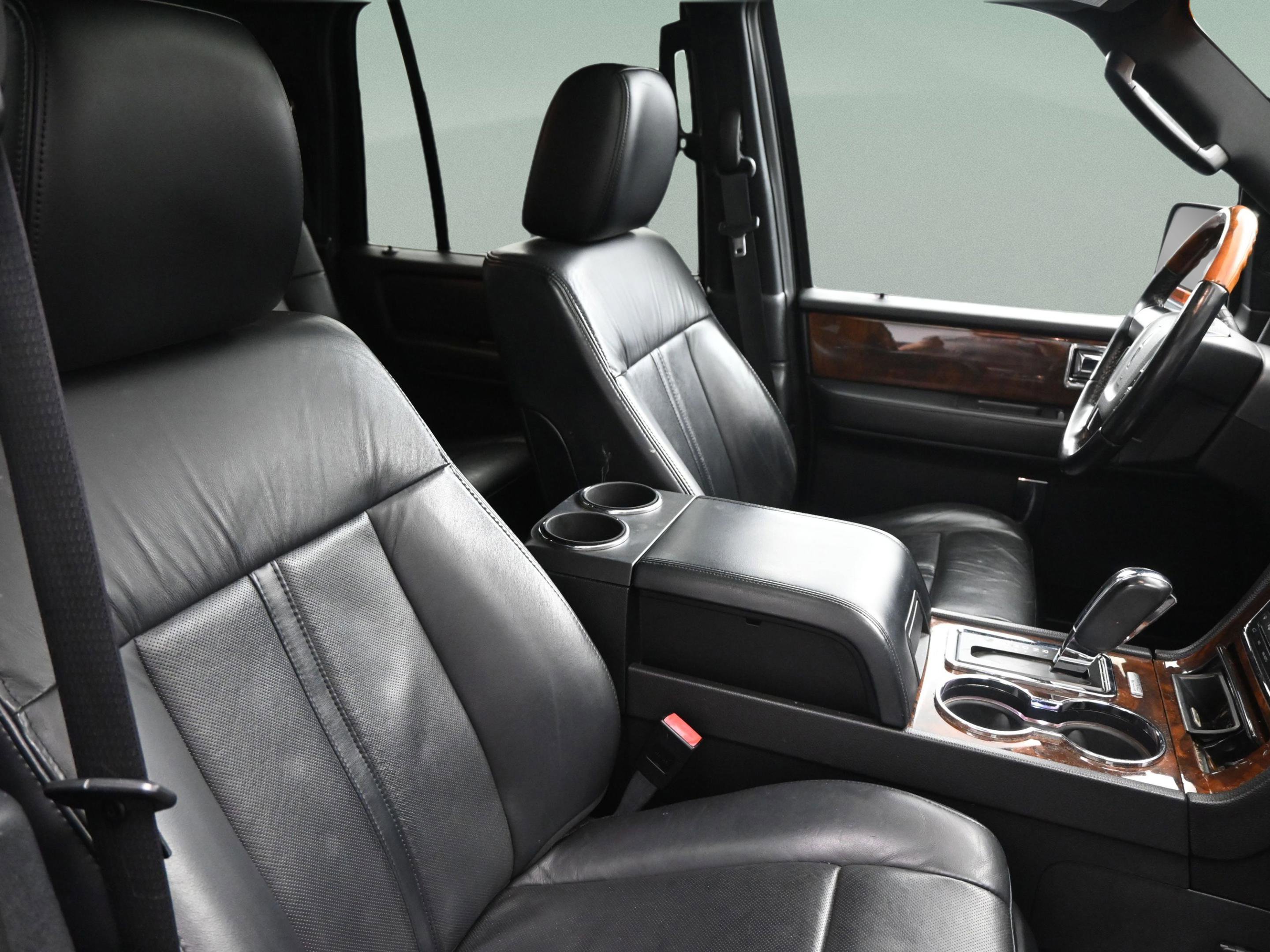 Used 2015 Lincoln Navigator 4WD image 37